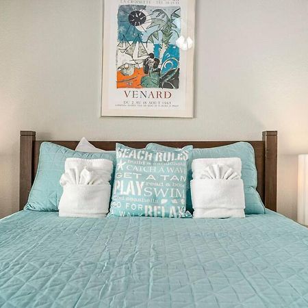 Beachy Bungalow! 2Bd, King Bed Galveston Buitenkant foto