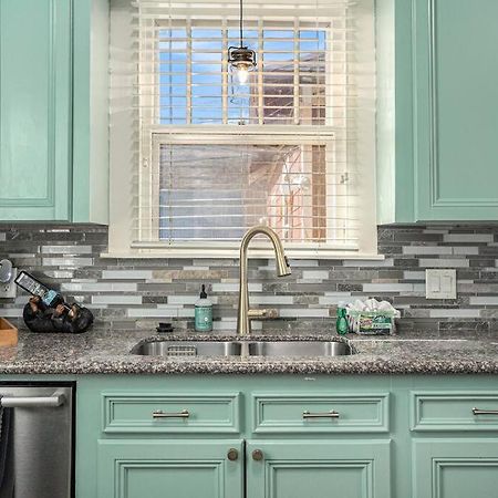 Beachy Bungalow! 2Bd, King Bed Galveston Buitenkant foto