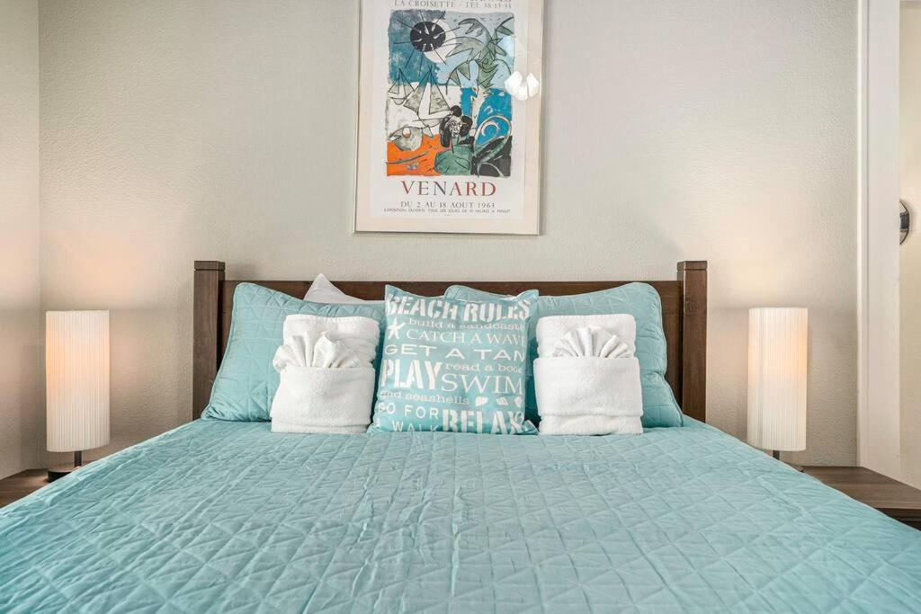Beachy Bungalow! 2Bd, King Bed Galveston Buitenkant foto