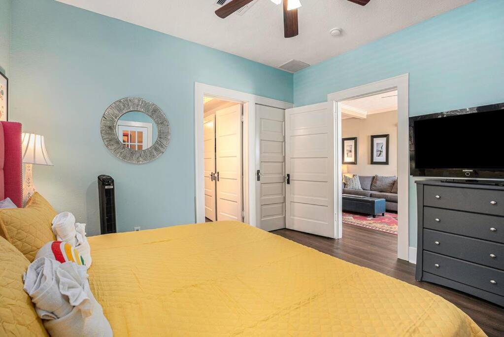 Beachy Bungalow! 2Bd, King Bed Galveston Buitenkant foto
