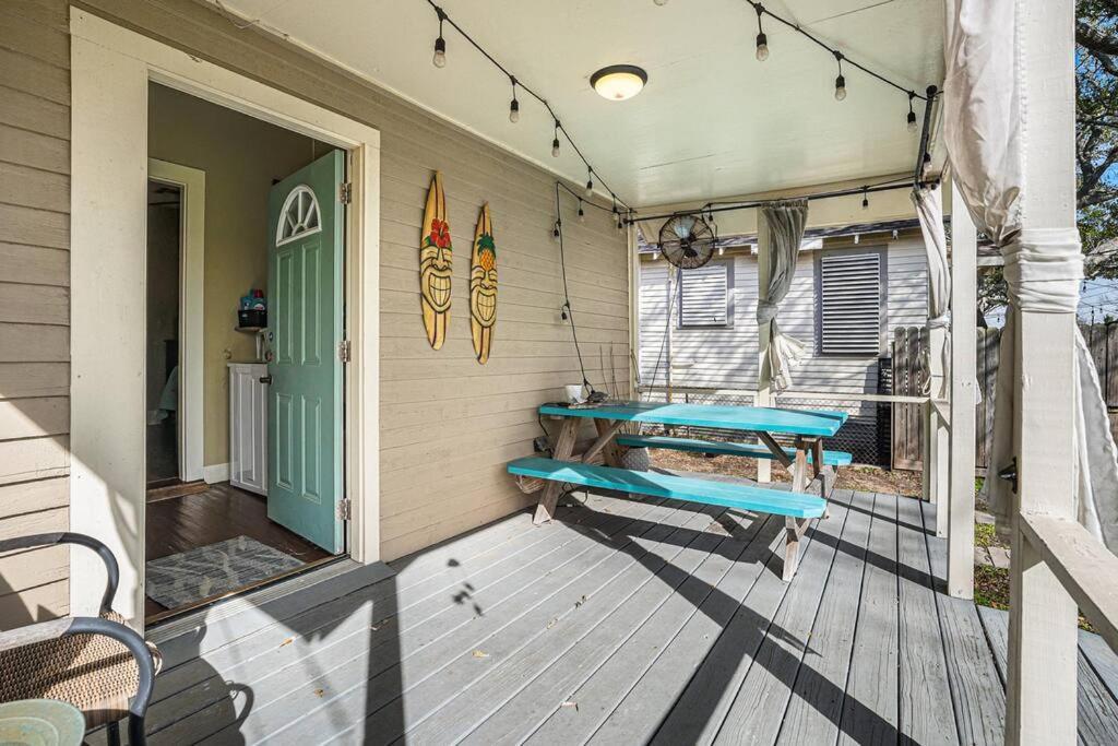 Beachy Bungalow! 2Bd, King Bed Galveston Buitenkant foto