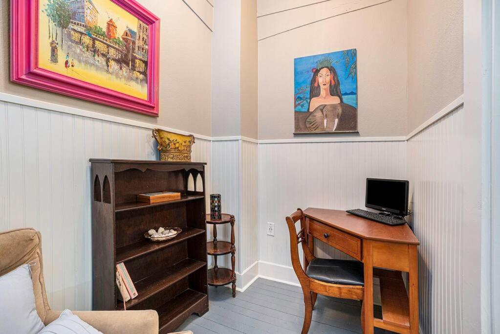 Beachy Bungalow! 2Bd, King Bed Galveston Buitenkant foto