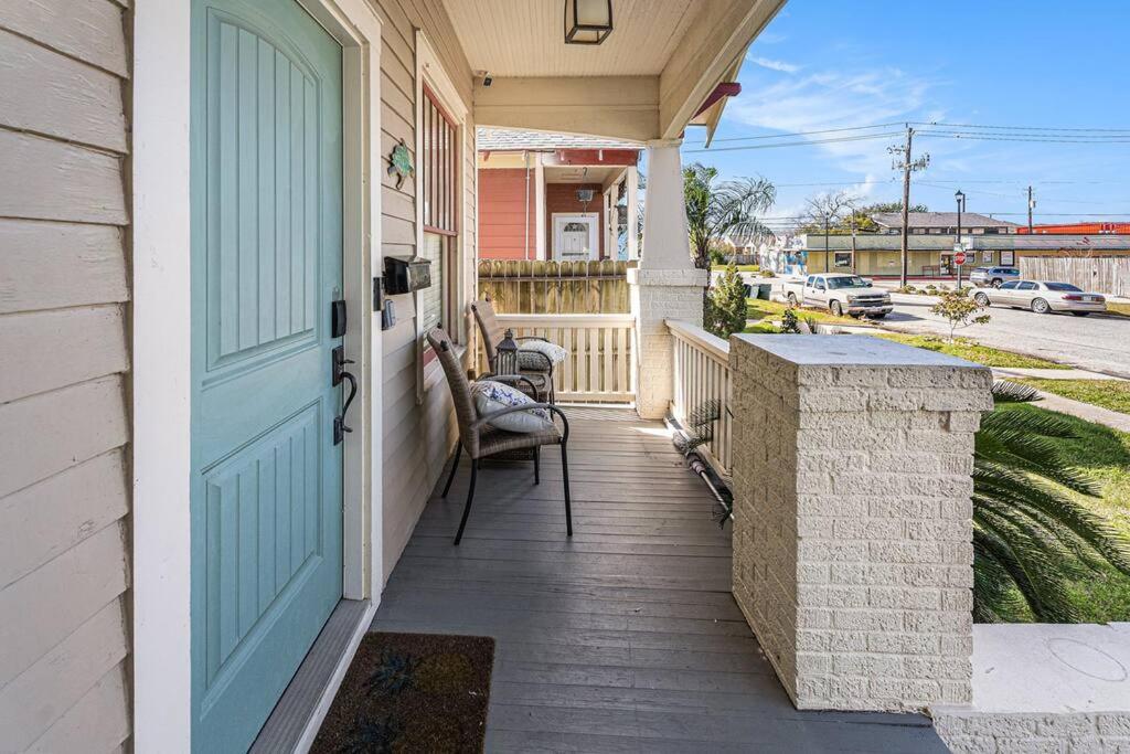 Beachy Bungalow! 2Bd, King Bed Galveston Buitenkant foto
