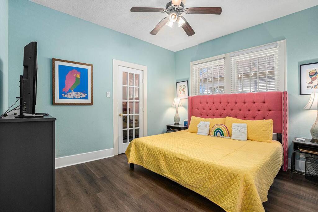 Beachy Bungalow! 2Bd, King Bed Galveston Buitenkant foto