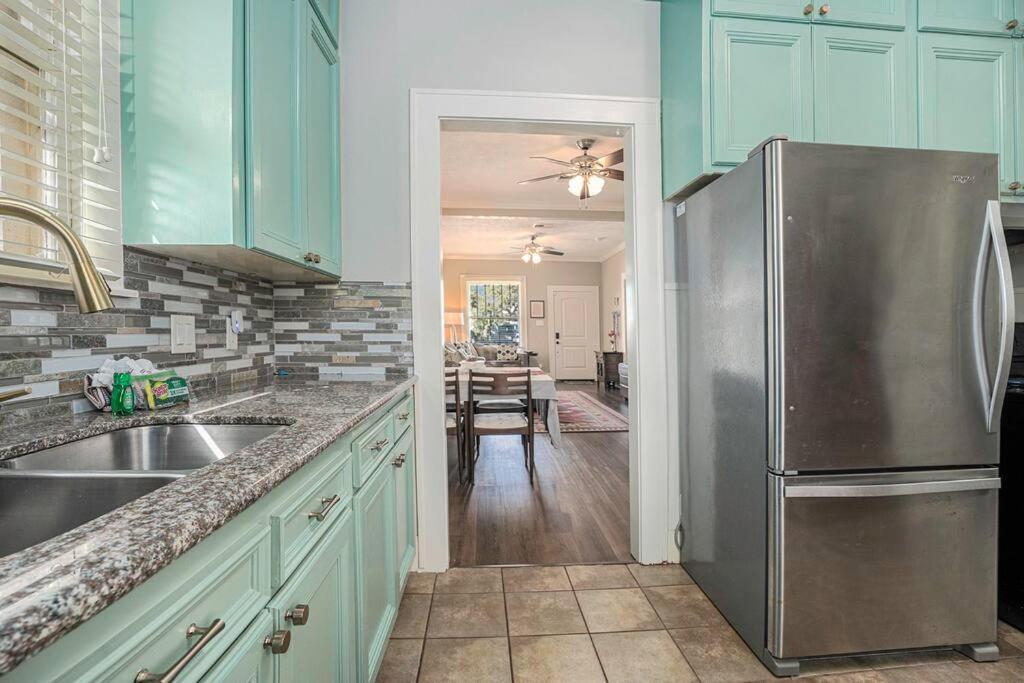 Beachy Bungalow! 2Bd, King Bed Galveston Buitenkant foto