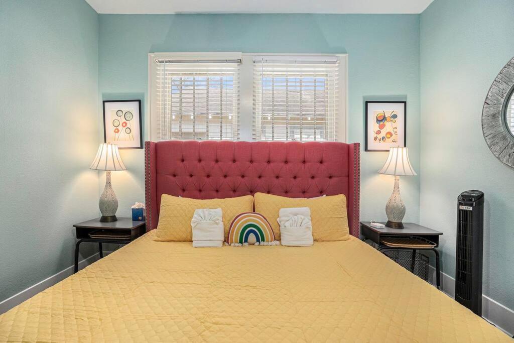 Beachy Bungalow! 2Bd, King Bed Galveston Buitenkant foto