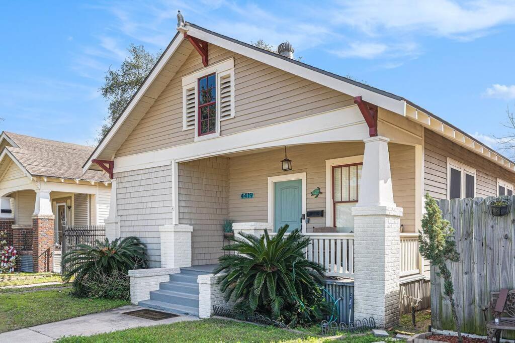 Beachy Bungalow! 2Bd, King Bed Galveston Buitenkant foto